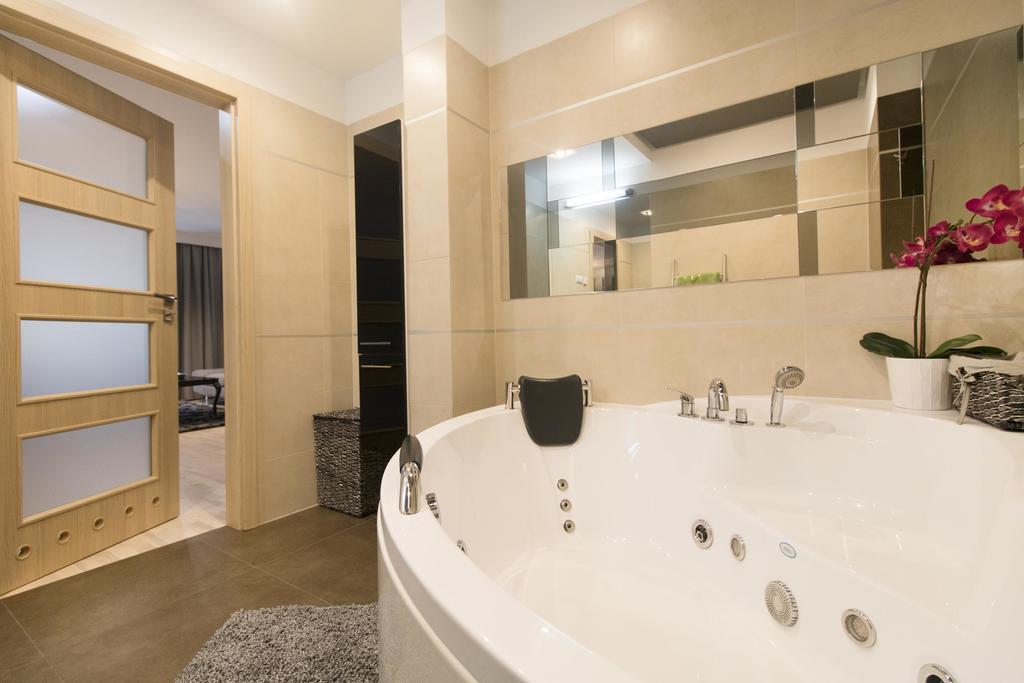 Kings City - Skawinska Apartment Краків Екстер'єр фото